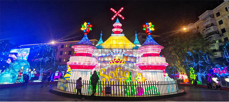 王勁董事長(zhǎng)大年三十晚親臨燈會(huì)現(xiàn)場(chǎng)送祝福(圖3)