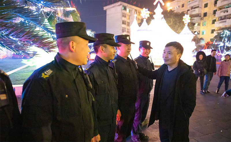 王勁董事長(zhǎng)大年三十晚親臨燈會(huì)現(xiàn)場(chǎng)送祝福(圖7)