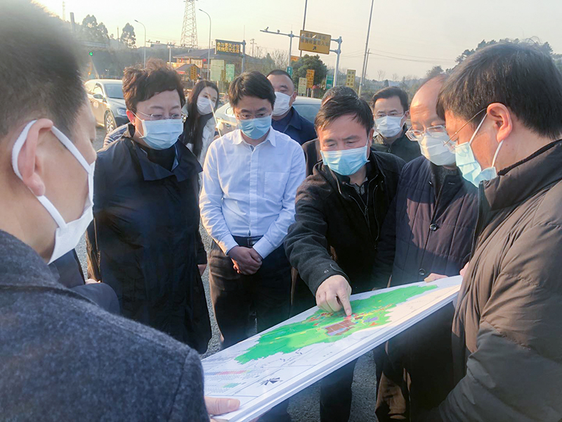 內(nèi)江市委副書記、市長(zhǎng)鄭莉到川威集團(tuán)連界基地調(diào)研疫情防控及經(jīng)濟(jì)發(fā)展工作(圖1)