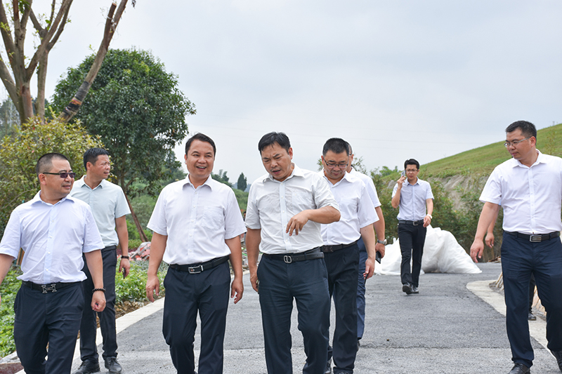 香港日升農(nóng)業(yè)集團總裁李旭海一行蒞臨川威連界基地參觀考察(圖1)