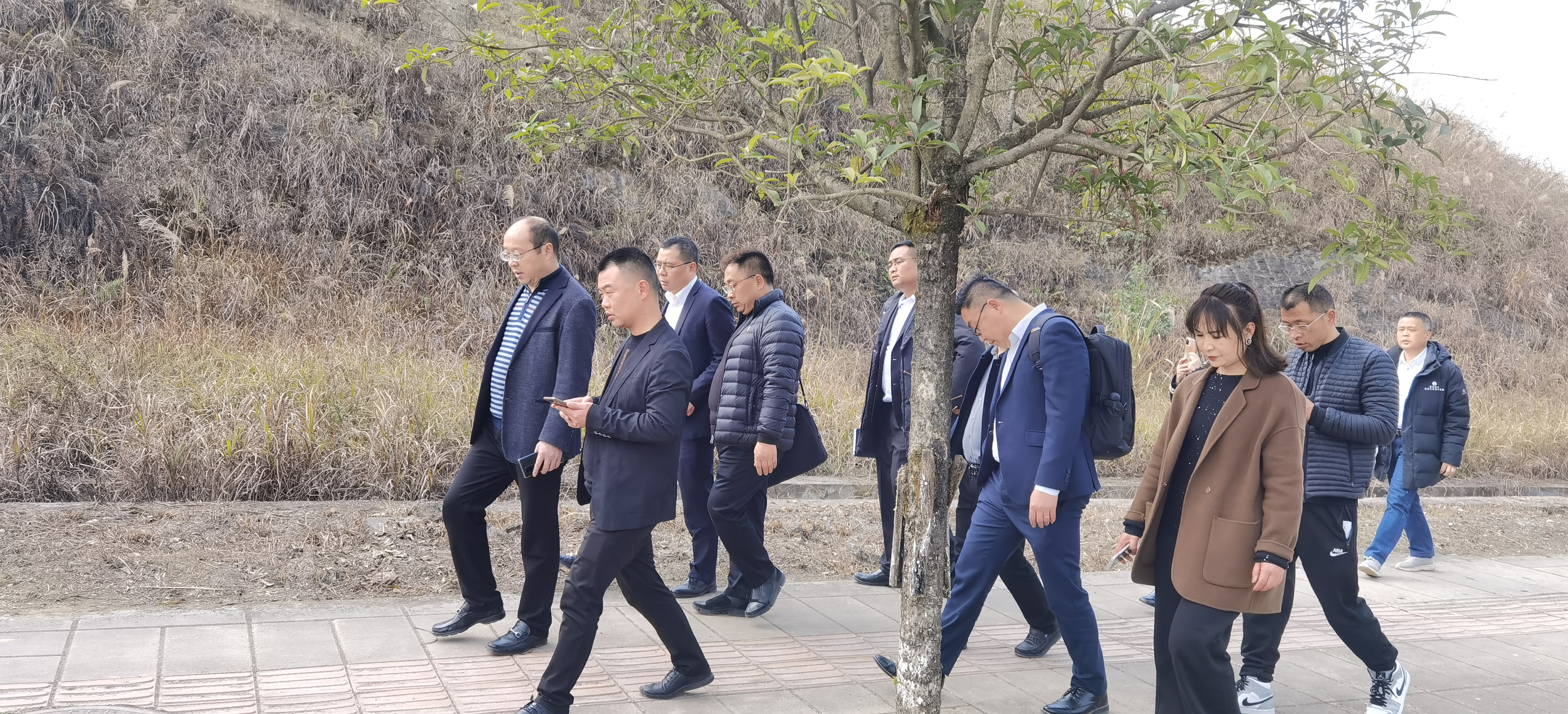 威遠縣經(jīng)開區(qū)、眾心樂公司組織召開連界鎮(zhèn)城市規(guī)劃暨船石湖濕地公園項目研究會(圖3)