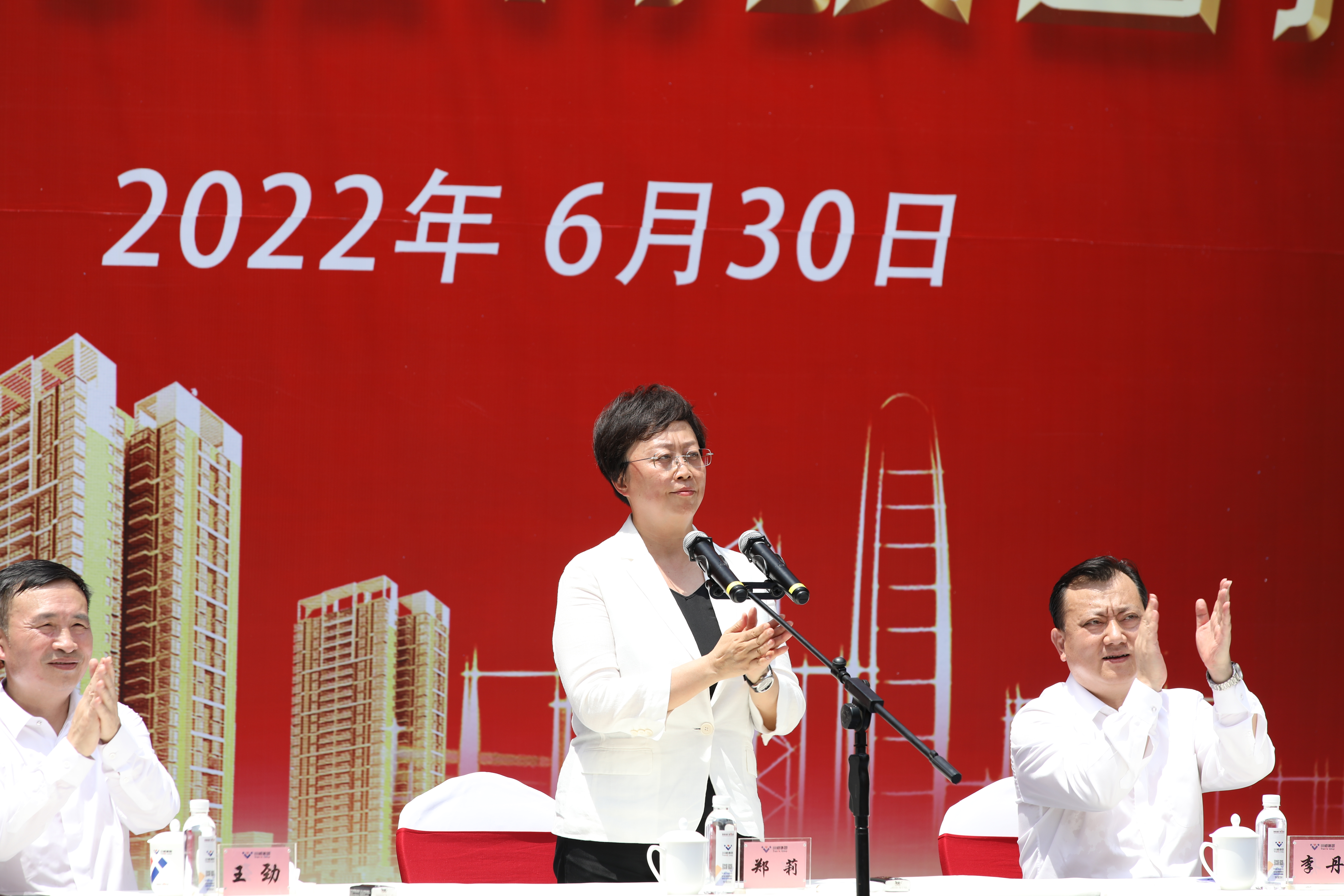 百年川威 價(jià)值企業(yè)——釩鈦科技隆重舉行200萬(wàn)噸板材投產(chǎn)儀式(圖8) 百年川威 價(jià)值企業(yè)——釩鈦科技隆重舉行200萬(wàn)噸板材投產(chǎn)儀式(圖8)