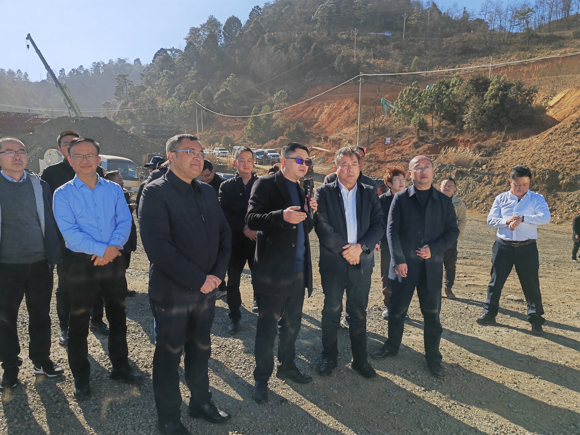 涼山州州委常委、州政府常務(wù)副州長向貴瑜到礦業(yè)總公司白草礦區(qū)調(diào)研(圖2)