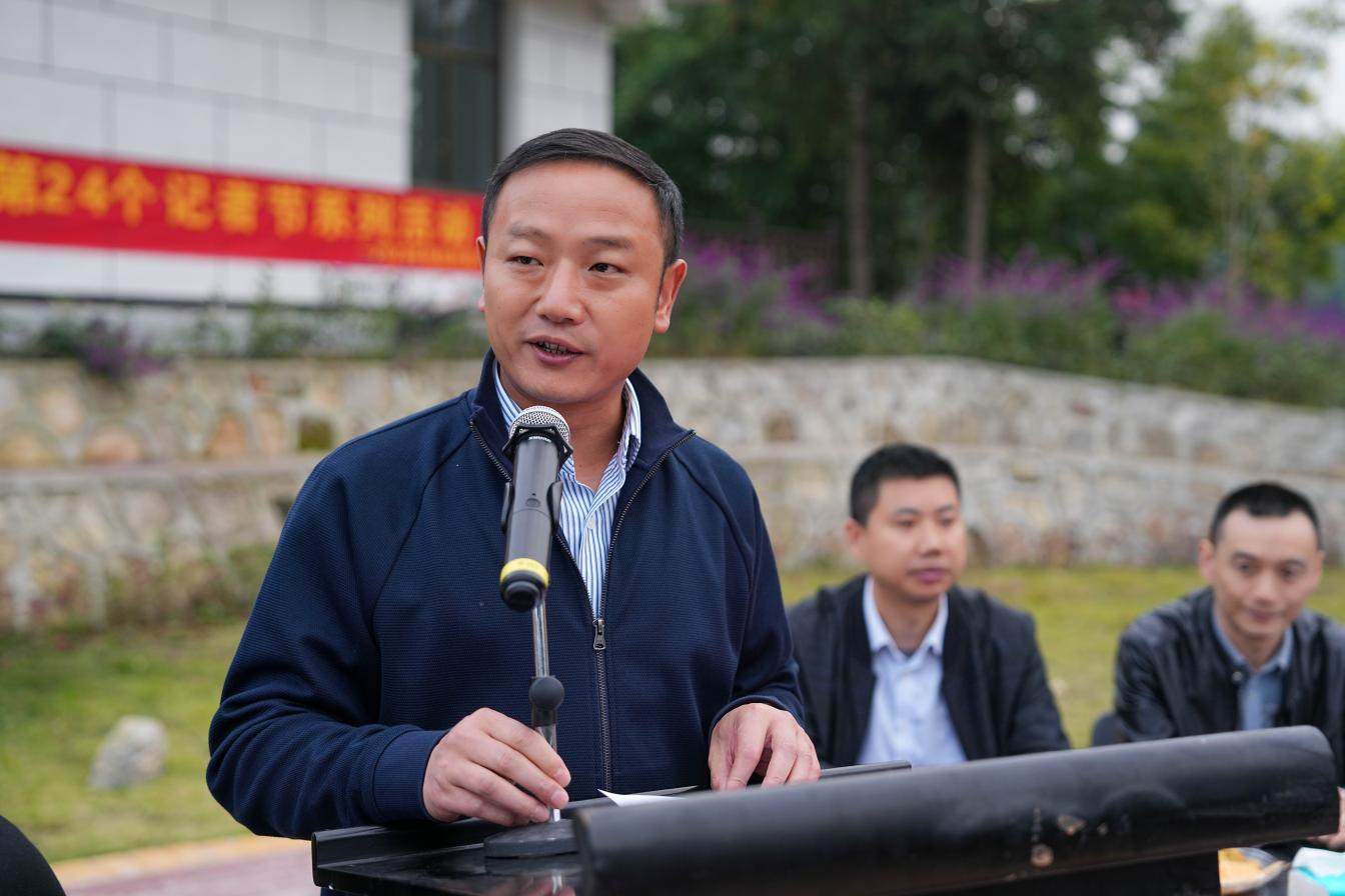 使命在肩 鏗鏘前行——釩鈦科技召開慶祝第二十四個(gè)中國(guó)記者節(jié)暨新聞宣傳總結(jié)表彰會(huì)(圖3) 使命在肩 鏗鏘前行——釩鈦科技召開慶祝第二十四個(gè)中國(guó)記者節(jié)暨新聞宣傳總結(jié)表彰會(huì)(圖3)