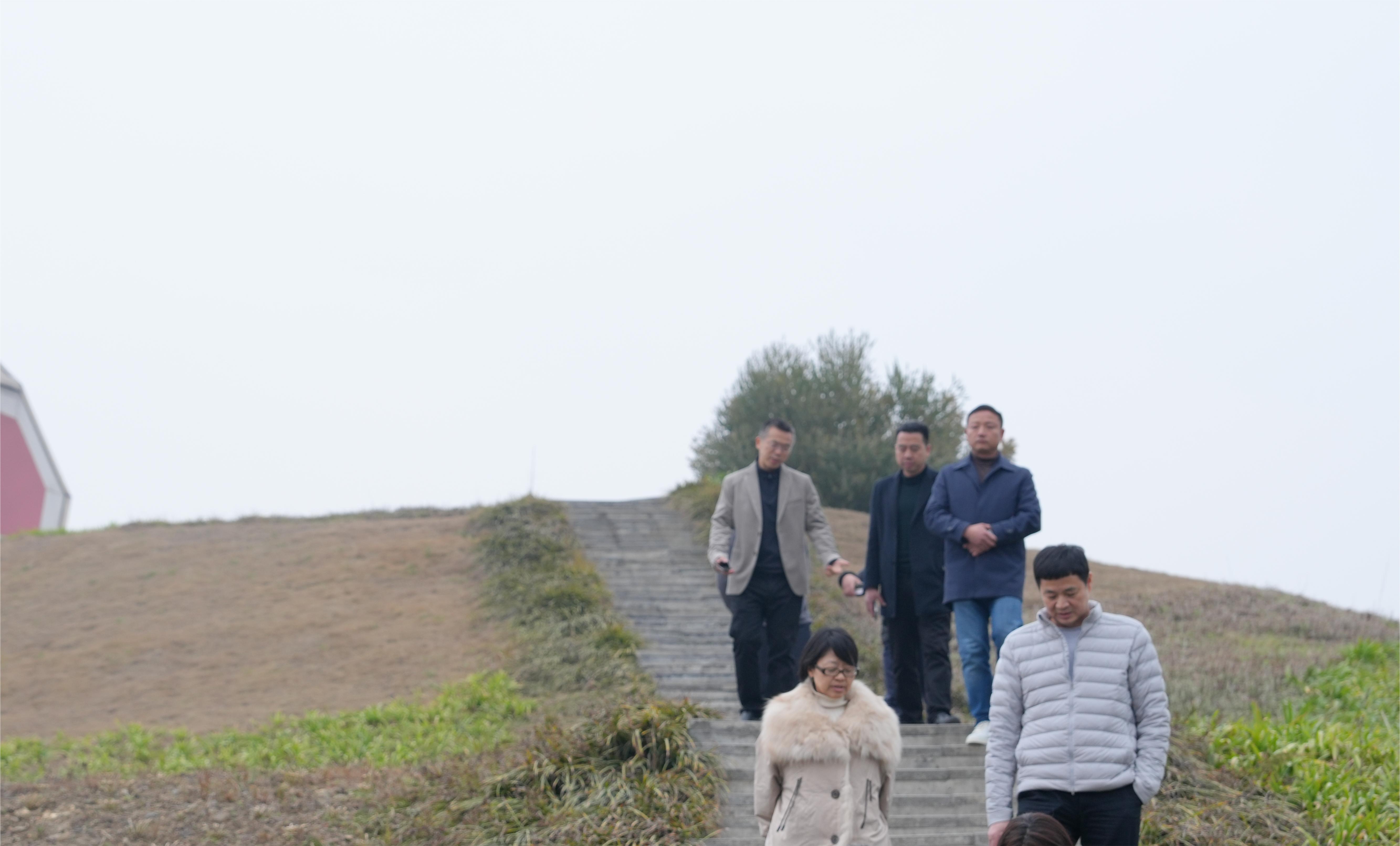 省主流媒體一行赴川威集團(tuán)連界基地考察交流(圖3) 省主流媒體一行赴川威集團(tuán)連界基地考察交流(圖3)