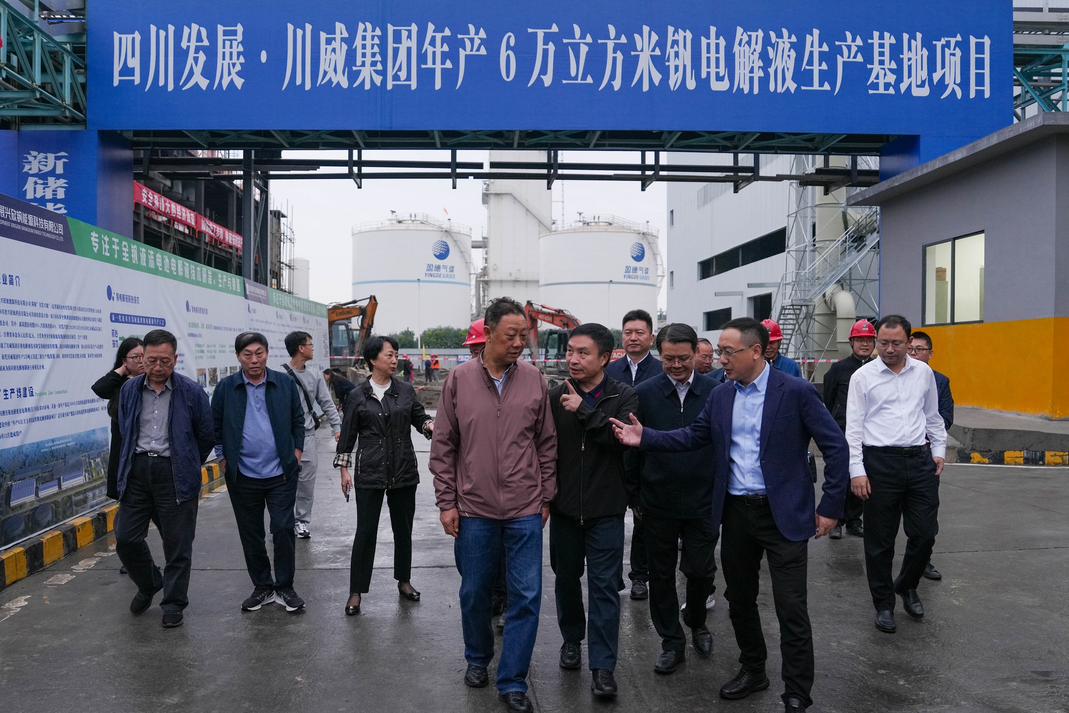 省高科協(xié)理事長，省政協(xié)黨組原副書記、副主席曲木史哈一行到川威調(diào)研