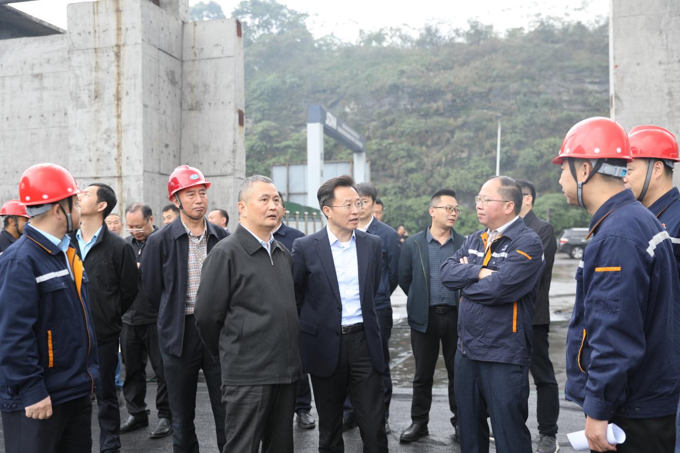 市人大常委會(huì)副主任曾云忠、市政府副市長(zhǎng)畢勝到川威調(diào)研督導(dǎo)超低排放改造推進(jìn)情況(圖1)