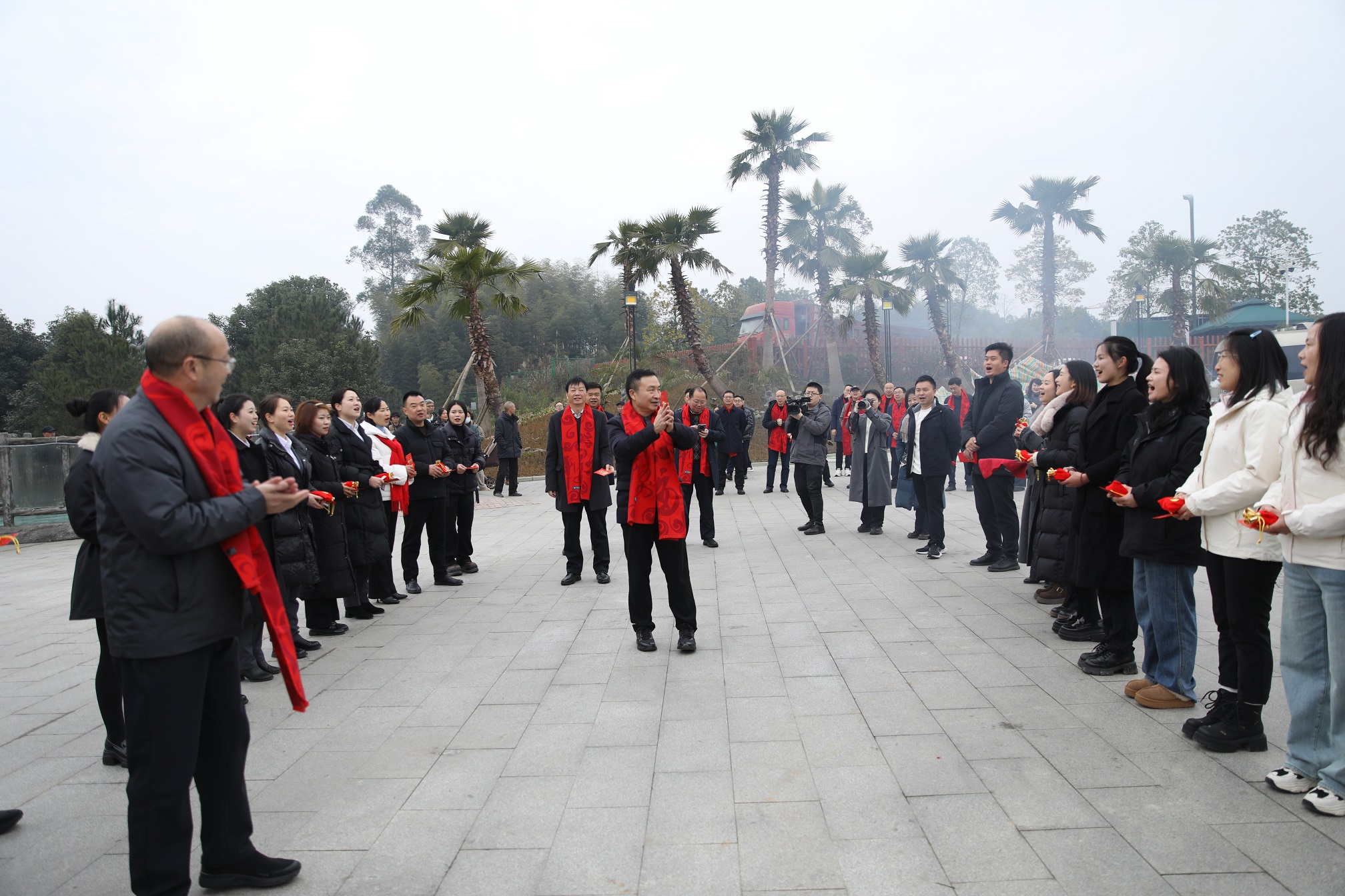 新起點(diǎn) 新征程 新作為 集團(tuán)公司開展2025年新春慰問活動(dòng)暨迎新春團(tuán)拜會(huì)(圖6) 新起點(diǎn) 新征程 新作為 集團(tuán)公司開展2025年新春慰問活動(dòng)暨迎新春團(tuán)拜會(huì)(圖6)