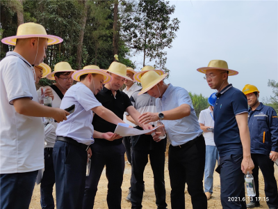 集團(tuán)公司王勁董事長視察穹窿植物園建設(shè)現(xiàn)場
